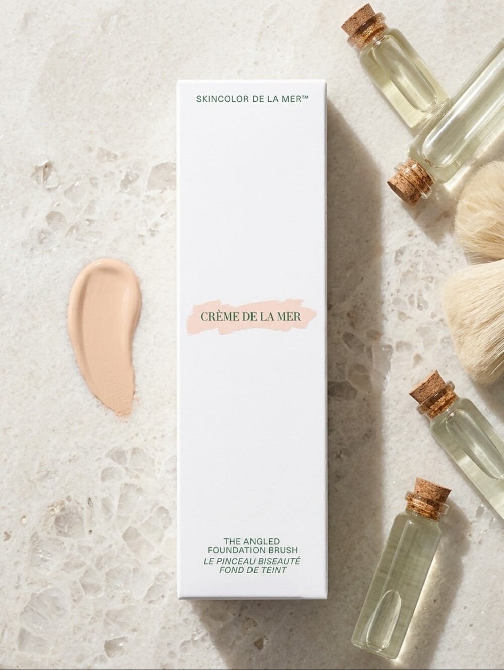 La Mer Angled Foundation Brush - White